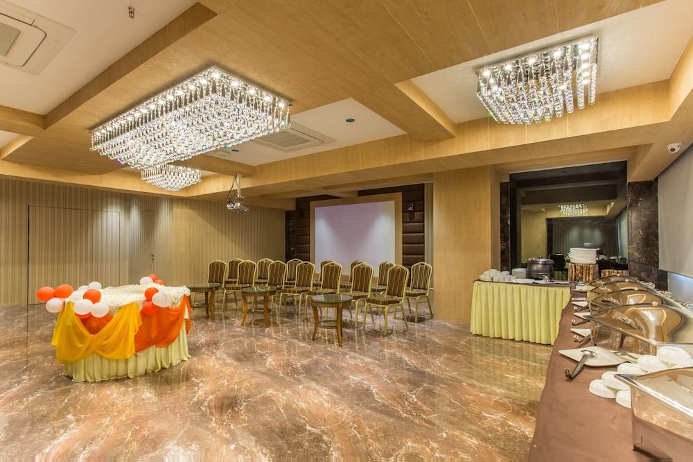 Hotel Abika Elite Удджайн Екстер'єр фото